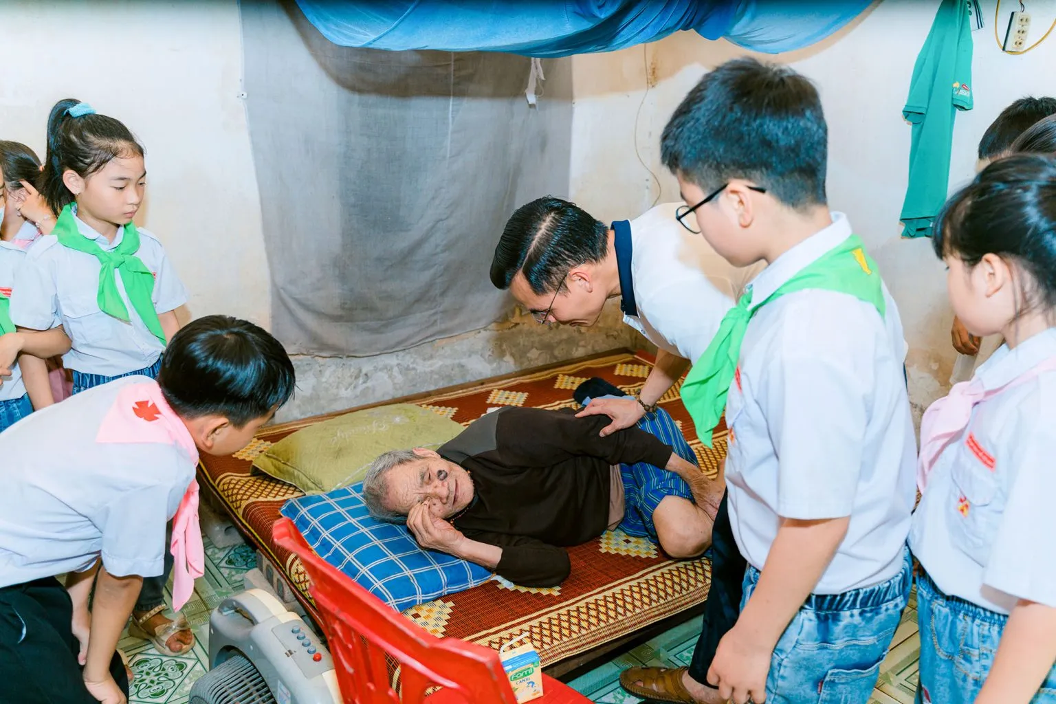 Giáo dục lòng nhân ái cho con trẻ